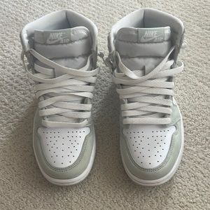 WMNS AIR JORDAN 1 HIGH OG sea foam/white-healing orange